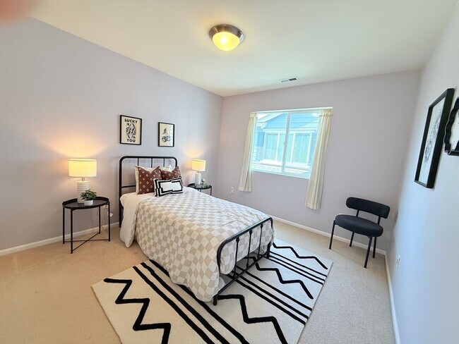 Building Photo - For Rent – Bright & Spacious Home with Bonus Room