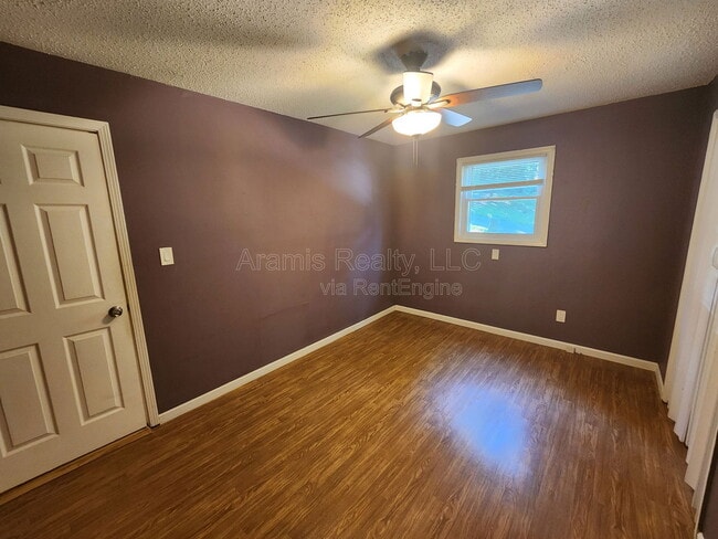 Building Photo - 3856 Cindy Dr