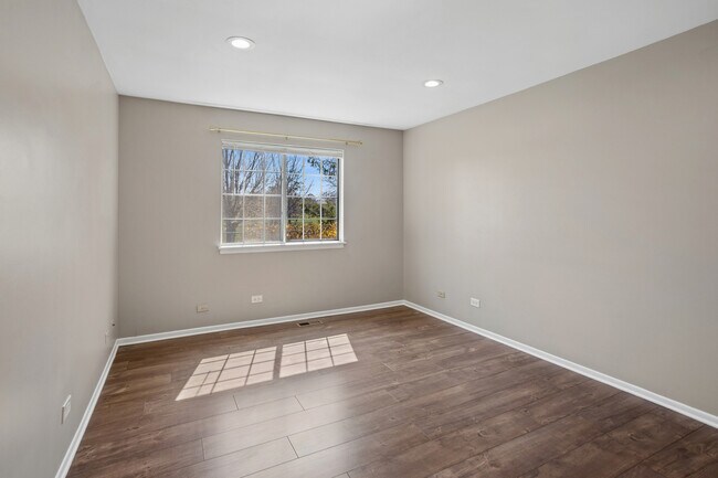 Building Photo - 1917 Windsong Dr