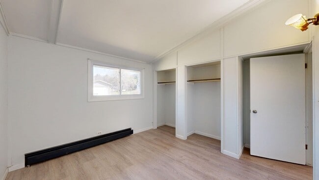 Building Photo - 137 Cedar St
