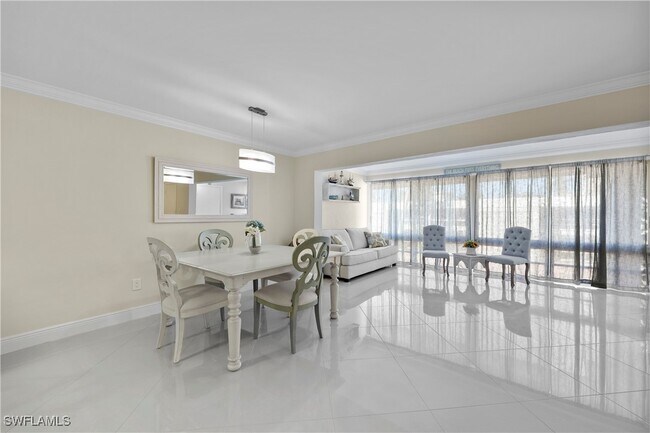 Building Photo - 2100 Gulf Shore Blvd N