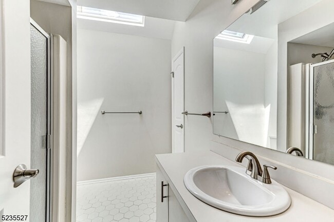 Building Photo - 33 Highmount Ave