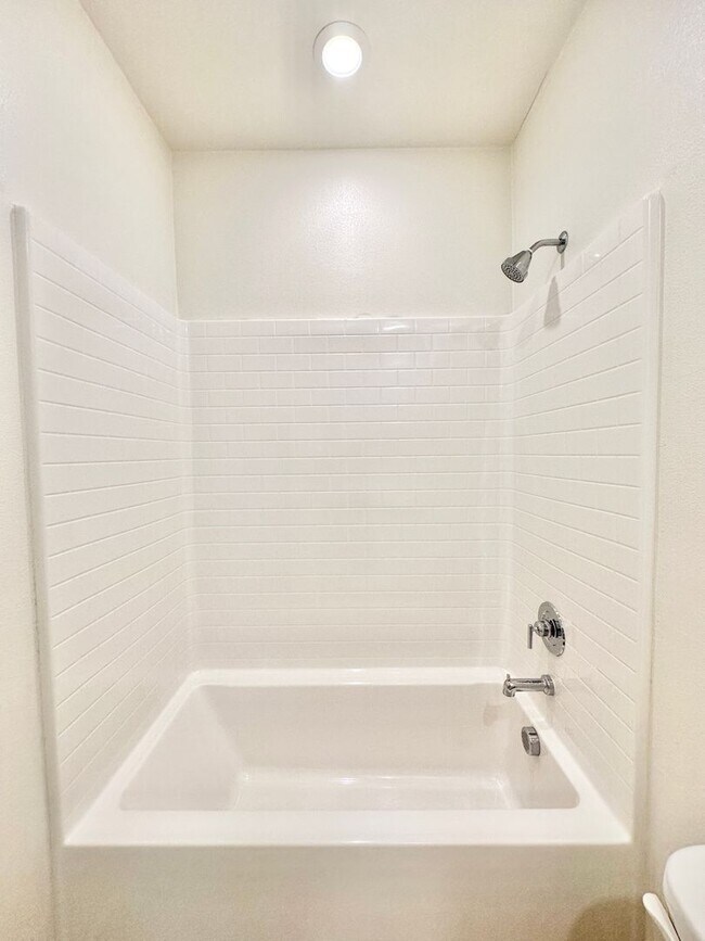 Building Photo - Lovely, Light & Bright, Two-Story, Detached Home in the Desirable Wildgrove Community of Vista!