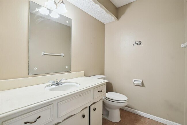 Building Photo - 1003 Suwanee Ln