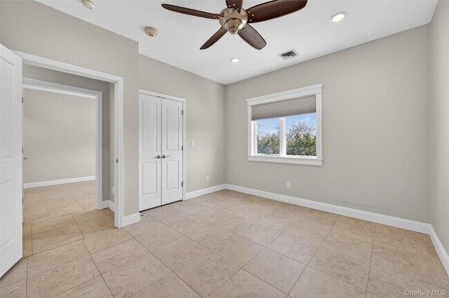 Building Photo - 24 Bayville Ave