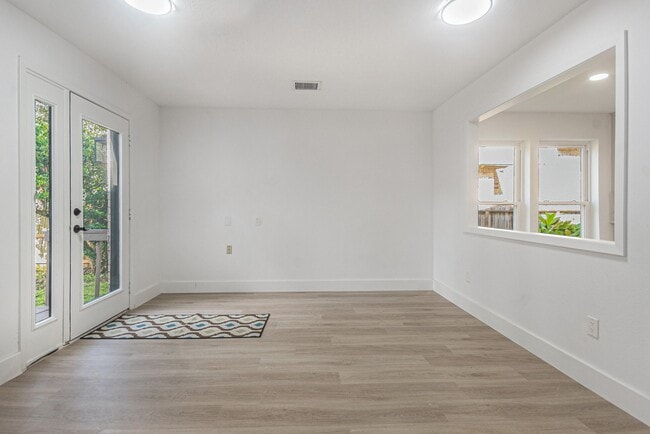 Building Photo - 4334 Lake Grove Dr