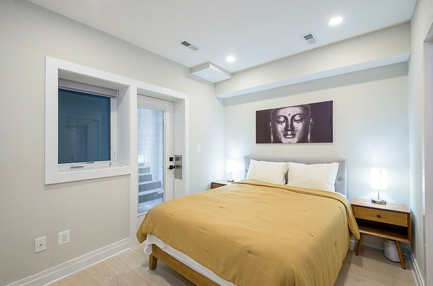 Building Photo - 2309 Ontario Rd NW