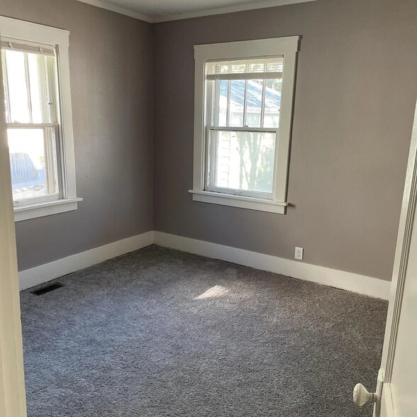 Building Photo - 1105 E Kansas St