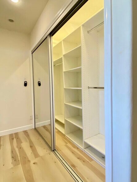 Building Photo - 538 Brooks Ave