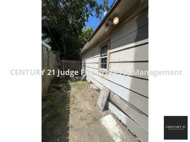 Building Photo - Studio Converted Garage Apartment In Ennis...