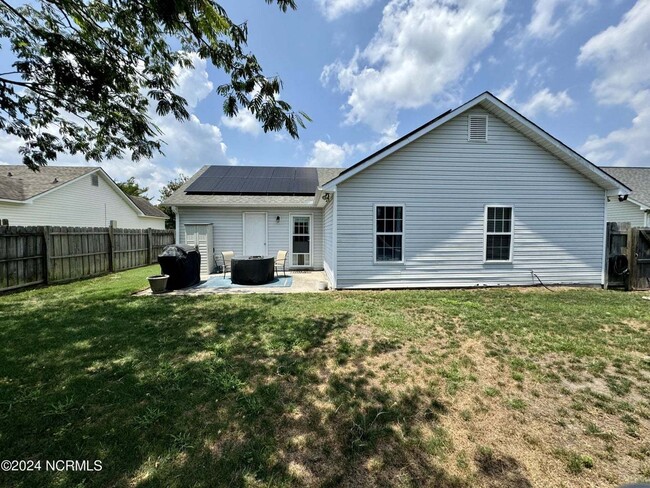 Building Photo - Charming 3-Bedroom Home in Wilmington - Fu...