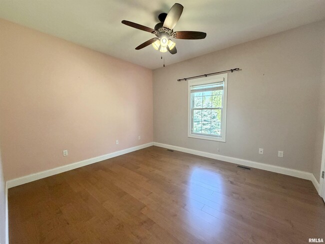 Building Photo - 1805 Blue Stone Dr