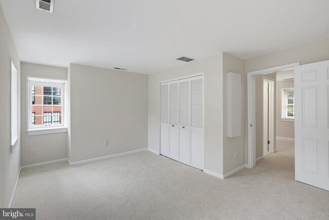 Building Photo - 871 Oella Ave