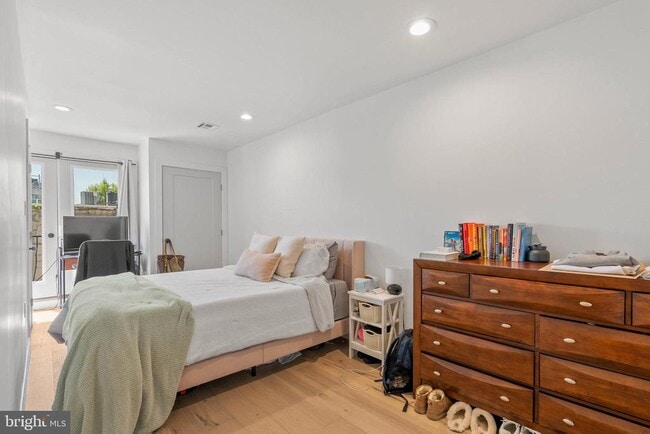 Building Photo - 2117 Clymer St