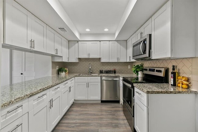 Building Photo - 2324 Shadowdale Dr