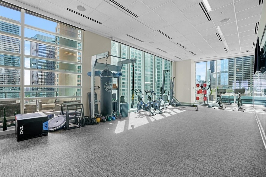 Building Photo - 352 E North Water St