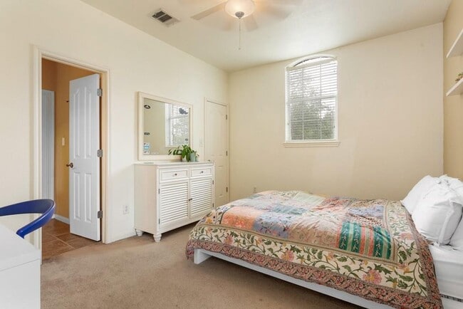 Building Photo - 1442 River Forest Dr