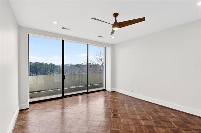 Building Photo - 2575 Peachtree Rd NE