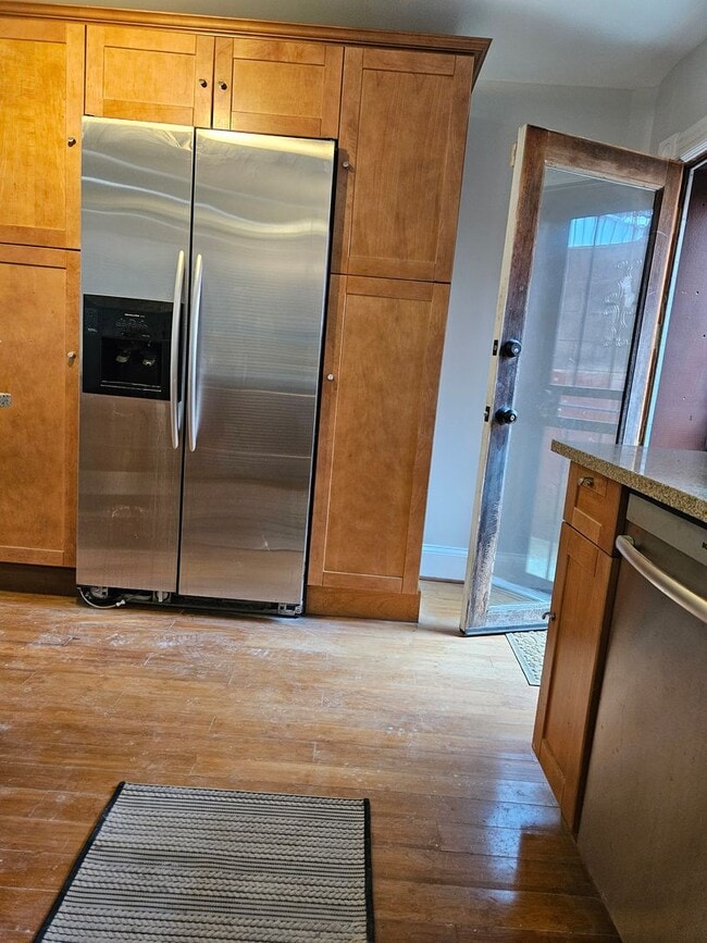 Building Photo - Charming 3BR Rowhome in Bloomingdale