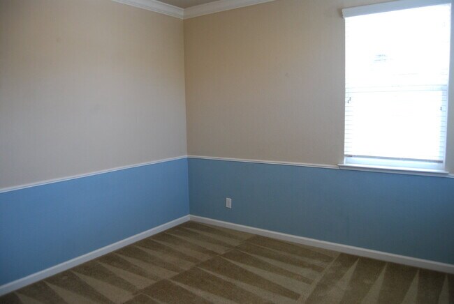 Building Photo - 2 Bedroom, 2 Bathroom Townhome in Damonte Ranch