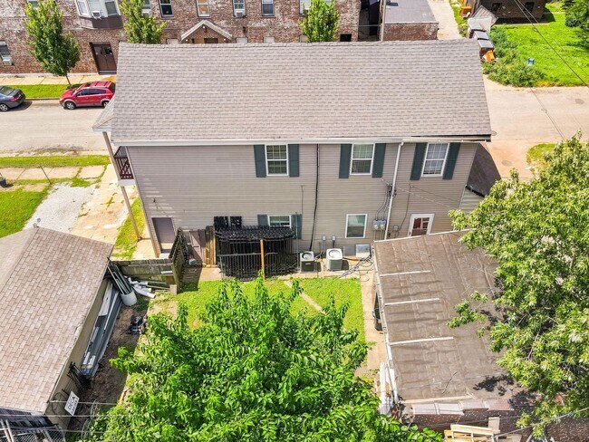 Building Photo - 511 Schirmer St