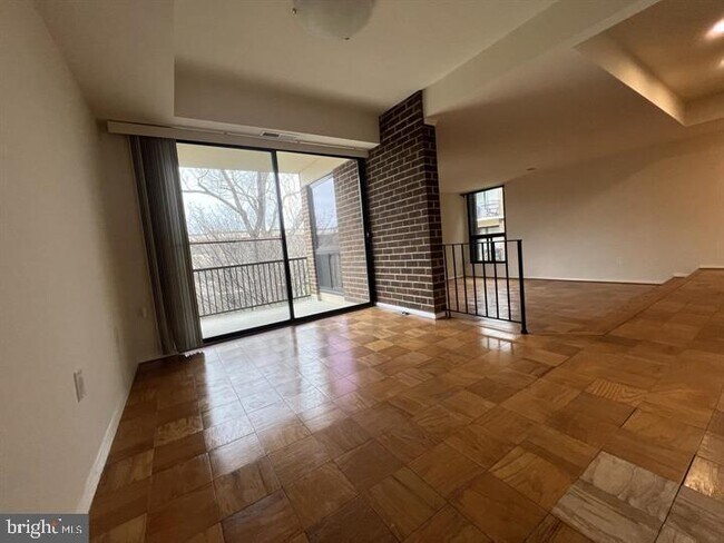 Building Photo - 2109 Walsh View Terrace