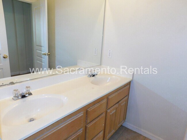 Building Photo - 4 br, 2 bath House - 4000 Saintsbury Drive