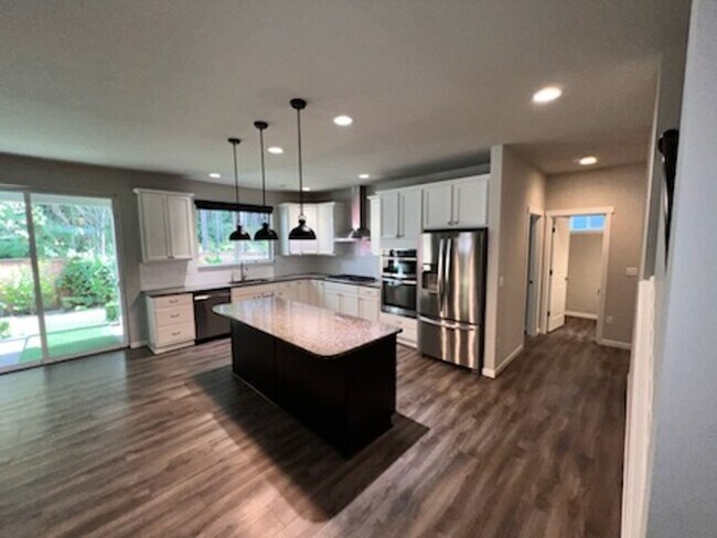 Building Photo - 5 Bedroom plus a Bonus Room in Gig Harbor