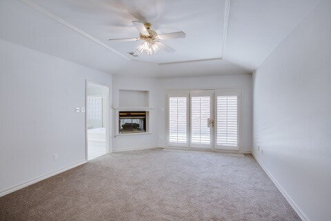 Building Photo - Over the top garden home - Half off the fi...