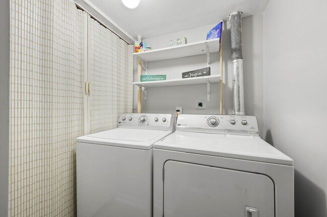 Building Photo - 73 Century Dr