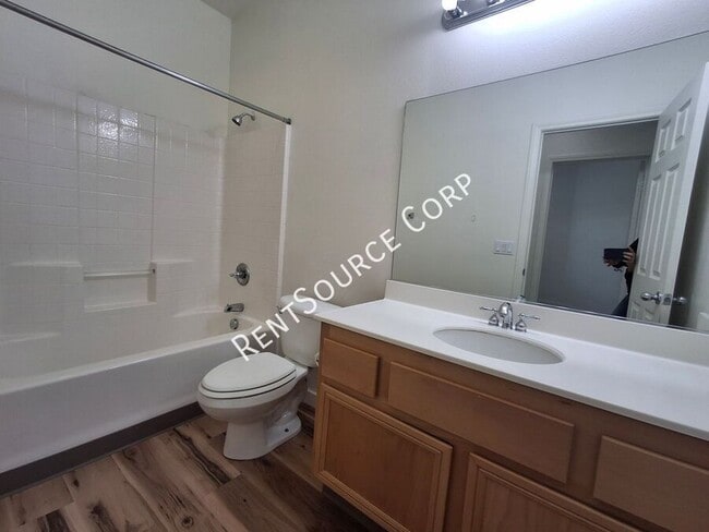 Building Photo - 1114 Cambridge Ct
