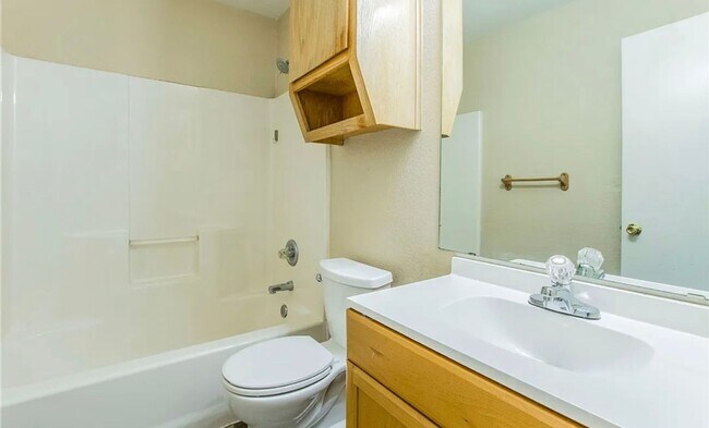 Building Photo - AVAILABLE NOW! (SECTION 8 ACCEPTED)