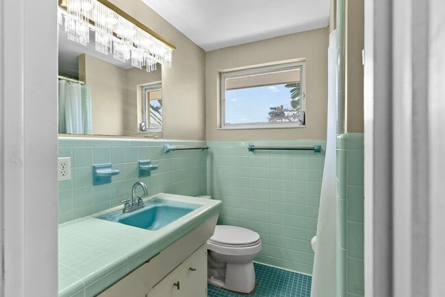 Building Photo - Waterfront 3 Bedroom in Yacht Club Estates