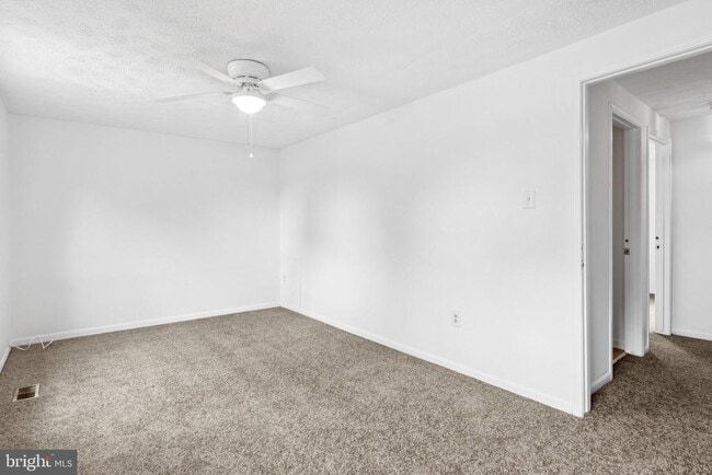 Building Photo - 15537 N Oak Ct