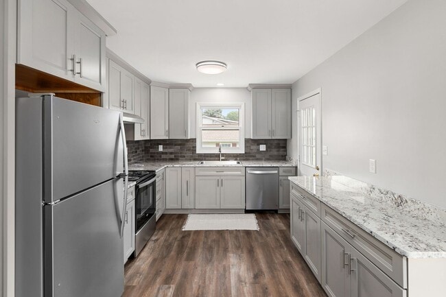Building Photo - Charming Bi-Level for rent in Milford, $2,...