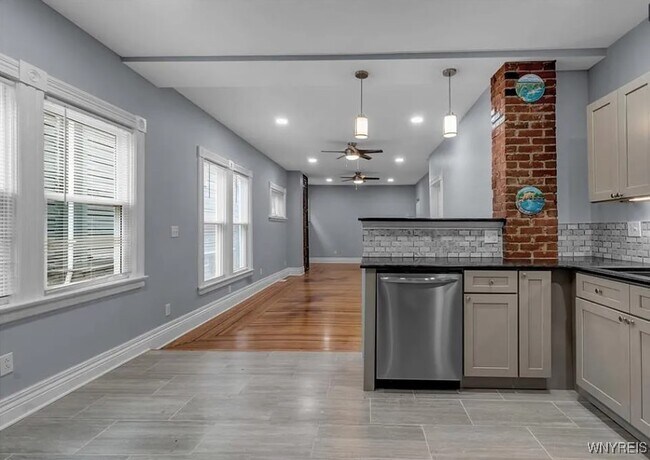 Building Photo - 378 Breckenridge St