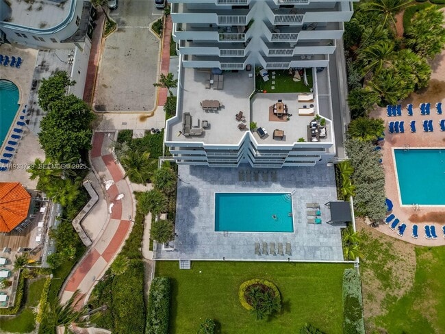 Building Photo - 4301 Collins Ave