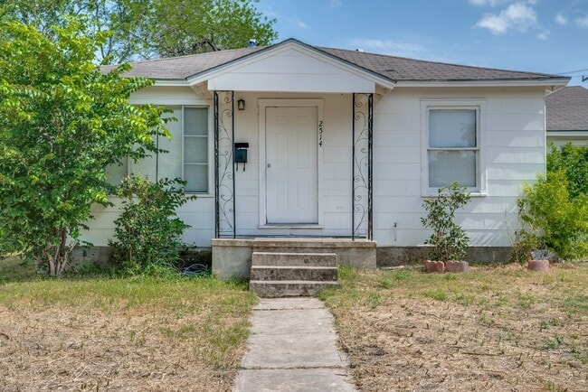 Building Photo - 3 Bedroom in University Park!