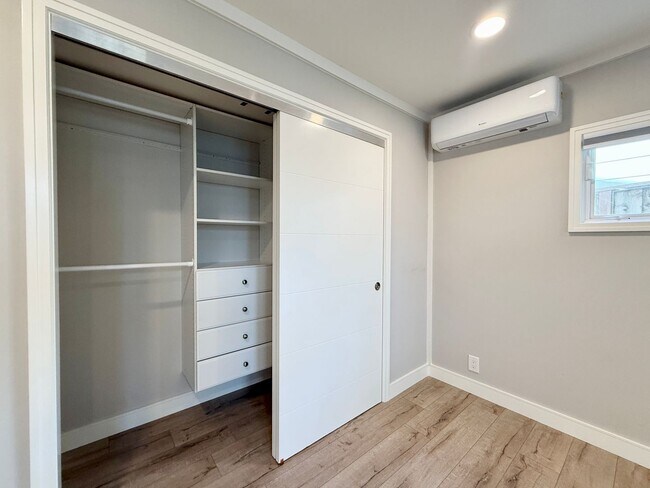 Building Photo - Stylish Coastal In-Law Studio with In-Unit Laundry - Utilities Included!