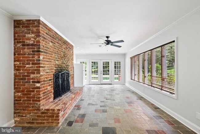 Building Photo - 7732 Canal Ct