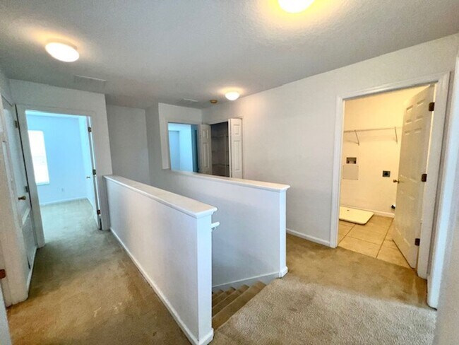 Building Photo - Remodeled Kitchen!! Wonderful Avalon Park-...