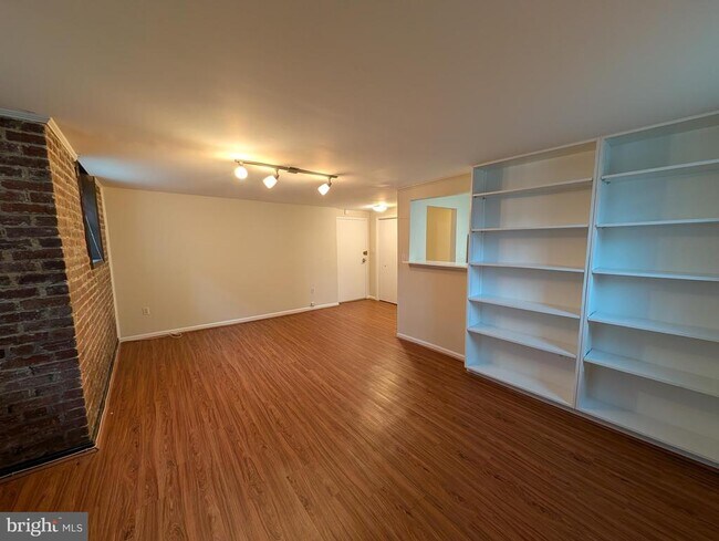 Building Photo - 1332 15th St NW