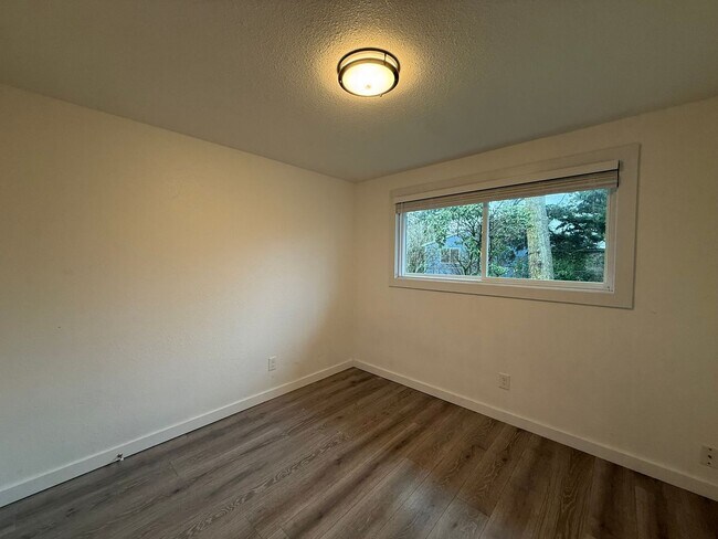 Building Photo - Weber - Seaside