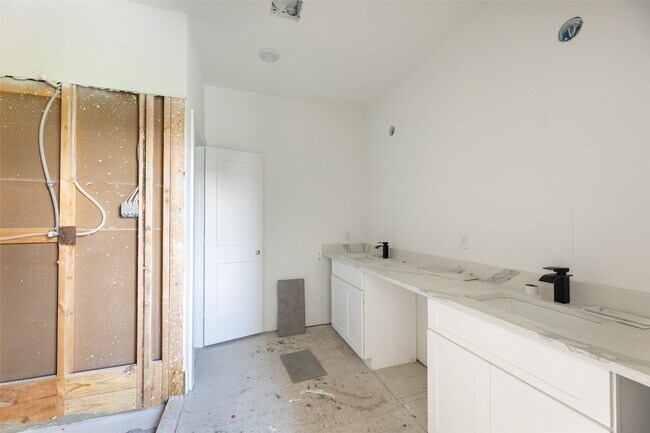 Building Photo - 3620 Sauer St