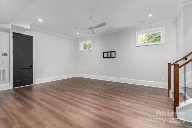 Building Photo - 805 Naples Dr