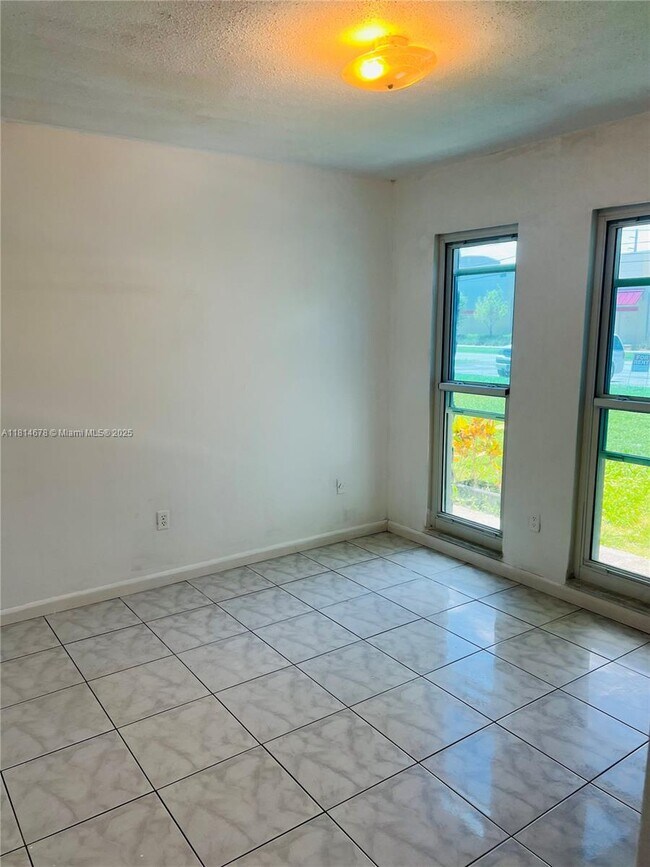 Building Photo - 4680 SW 29th Terrace