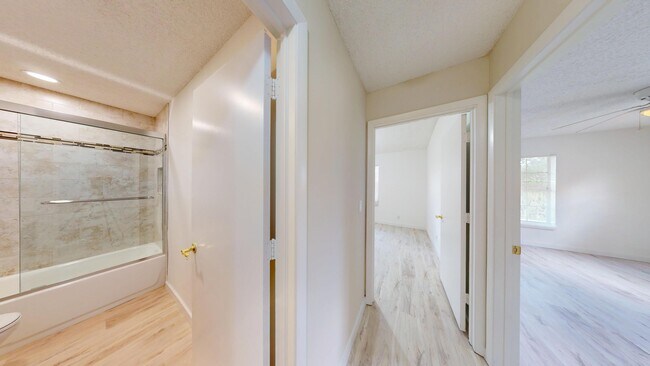 Building Photo - 5401 Pinnacle Ln