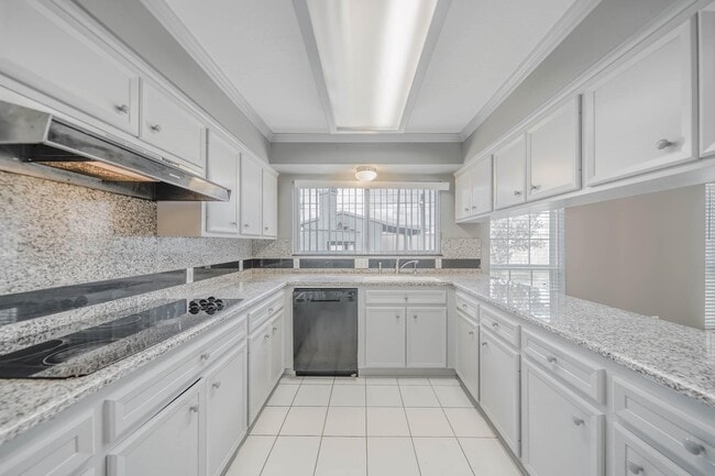 Building Photo - 10910 Vanderford Dr