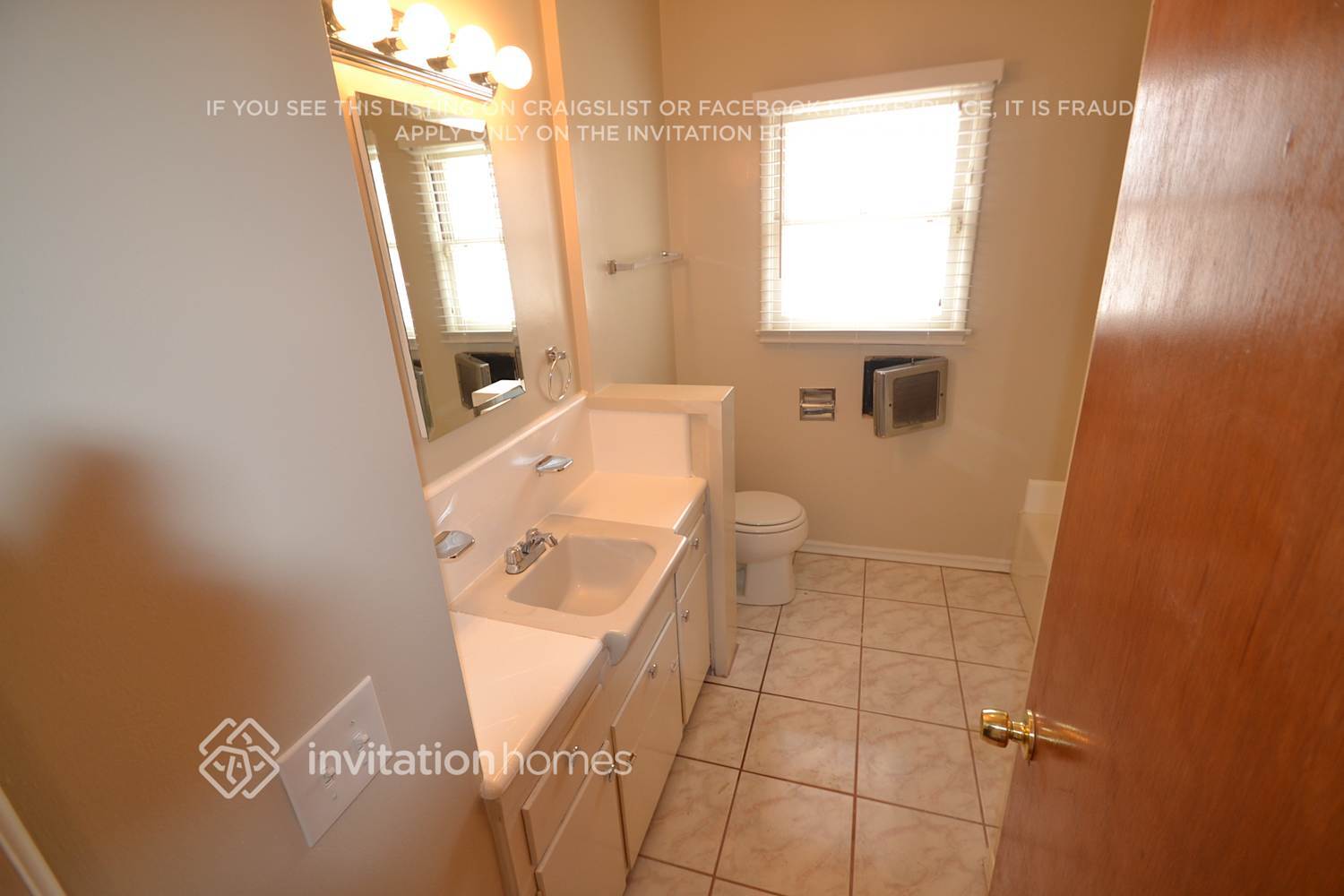 Building Photo - 2602 W 112th St