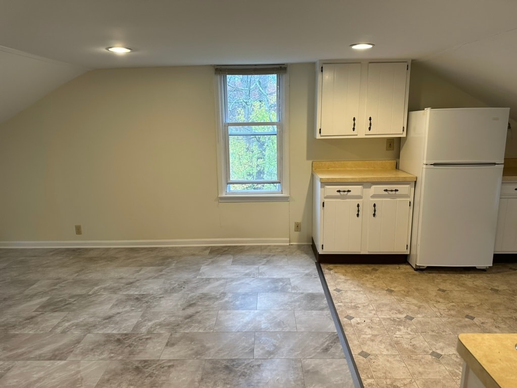 Eat In Kitchen - 4056 Park Ave